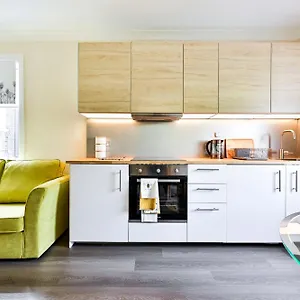 https://luxury-two-bedroom-a-stride-away-from-meridian-greenwich.brighton-hotels-england.com