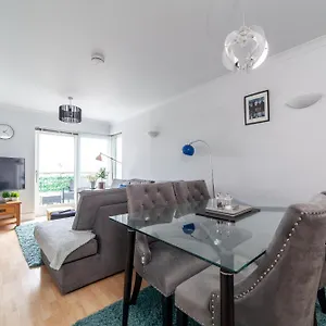 https://stylish-chic-retreat-1-bed-near-canary-wharf.brighton-hotels-england.com