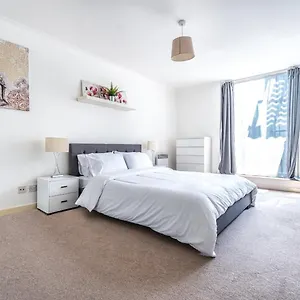 https://apt-luxury-in-canary-wharf-london.brighton-hotels-england.com
