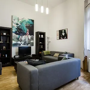 https://family-suite-by-heroes-square.inbudapesthotels.com